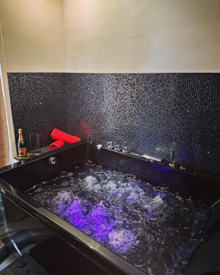 Suite De Prestige Avec Spa & Cinema Ivry-sur-Seine Eksteriør bilde